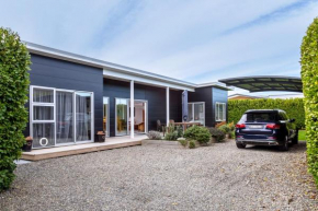 Wine Country Bach, Martinborough